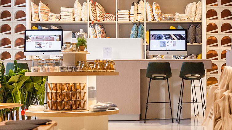 kave home équipée avec ordinateurs