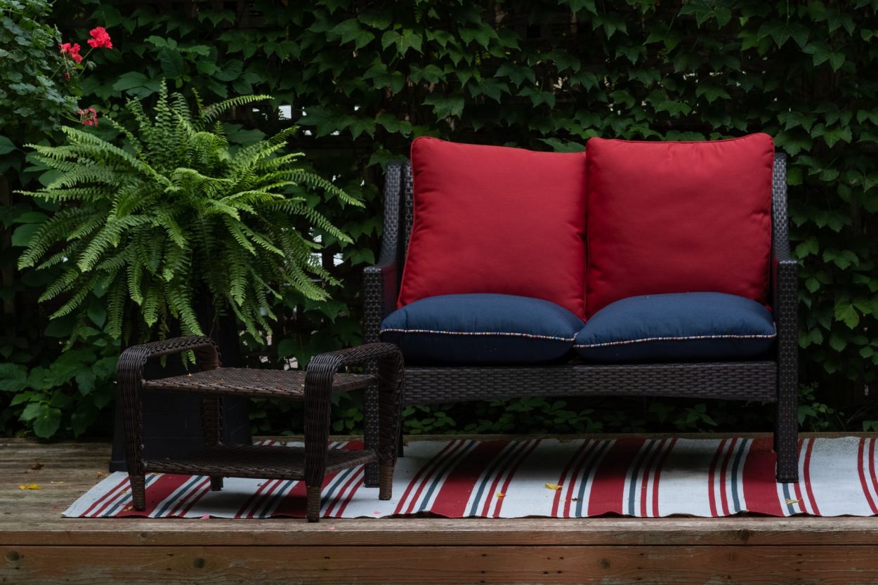 Salon de jardin 3 matériaux tendances et durables qui vous feront craquer